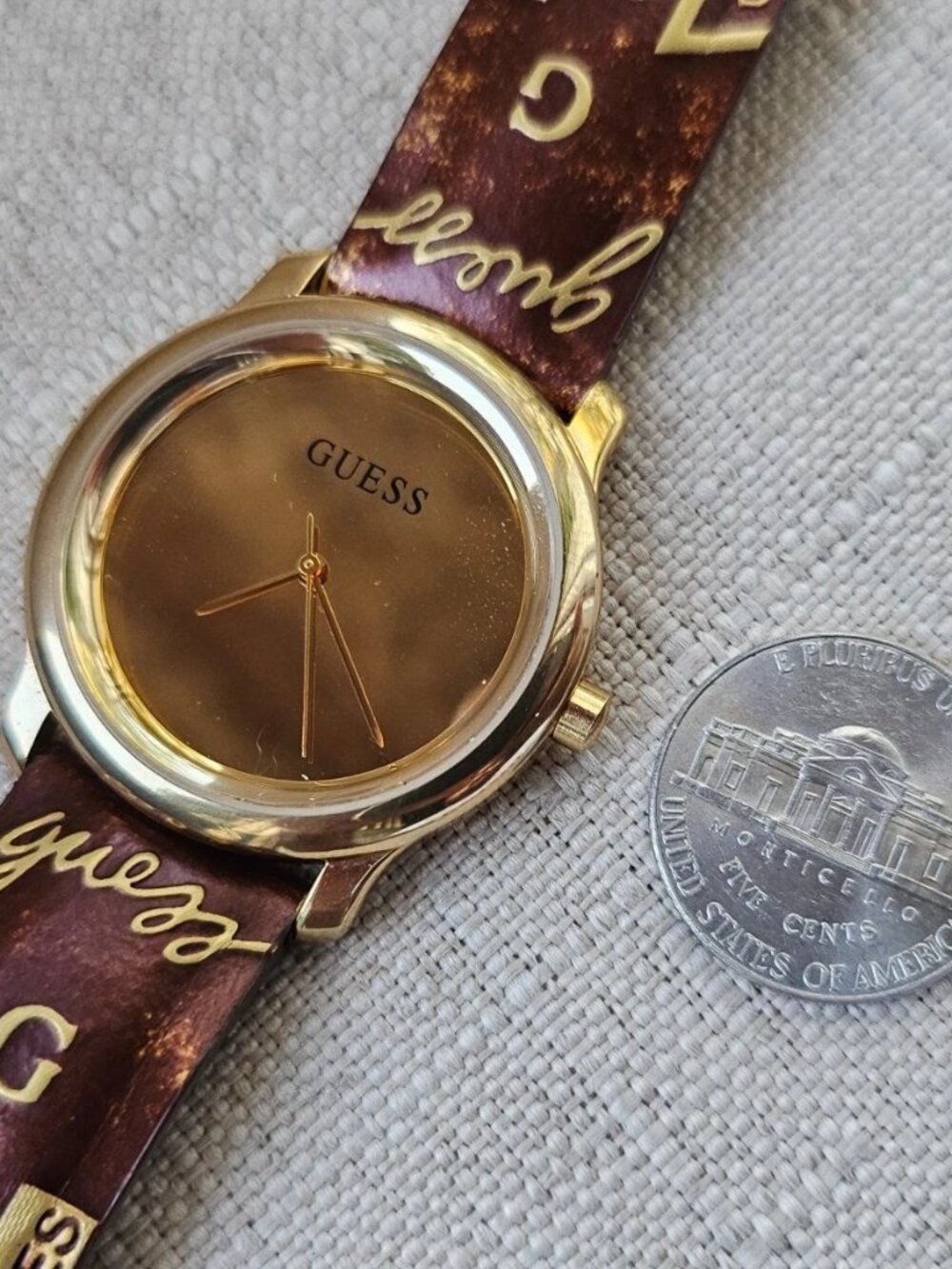 Vintage Guess Wristwatch Unisex Brown Leather Strap Gold Tone Face Analog Watch - Picture 7 of 12